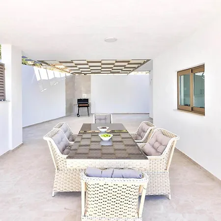 Taha Iki Villa *